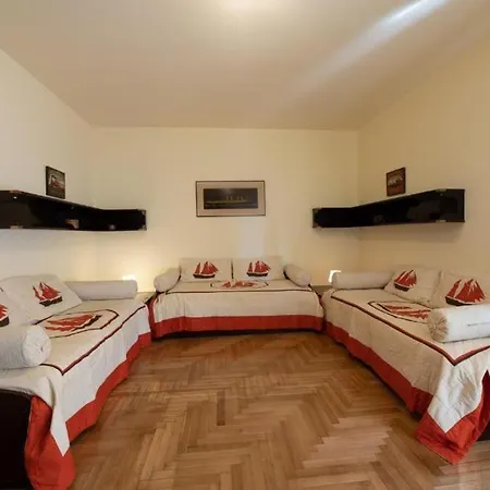 Elegante Di 200 Mq Con Terrazzo Apartmán *