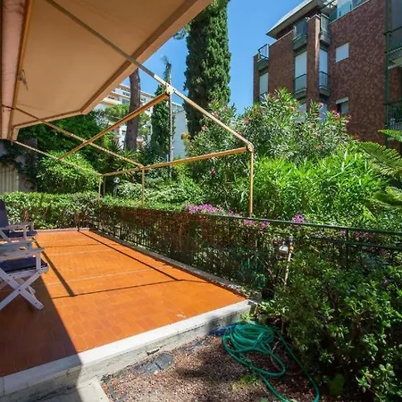 Elegante Di 200 Mq Con Terrazzo Apartmán *